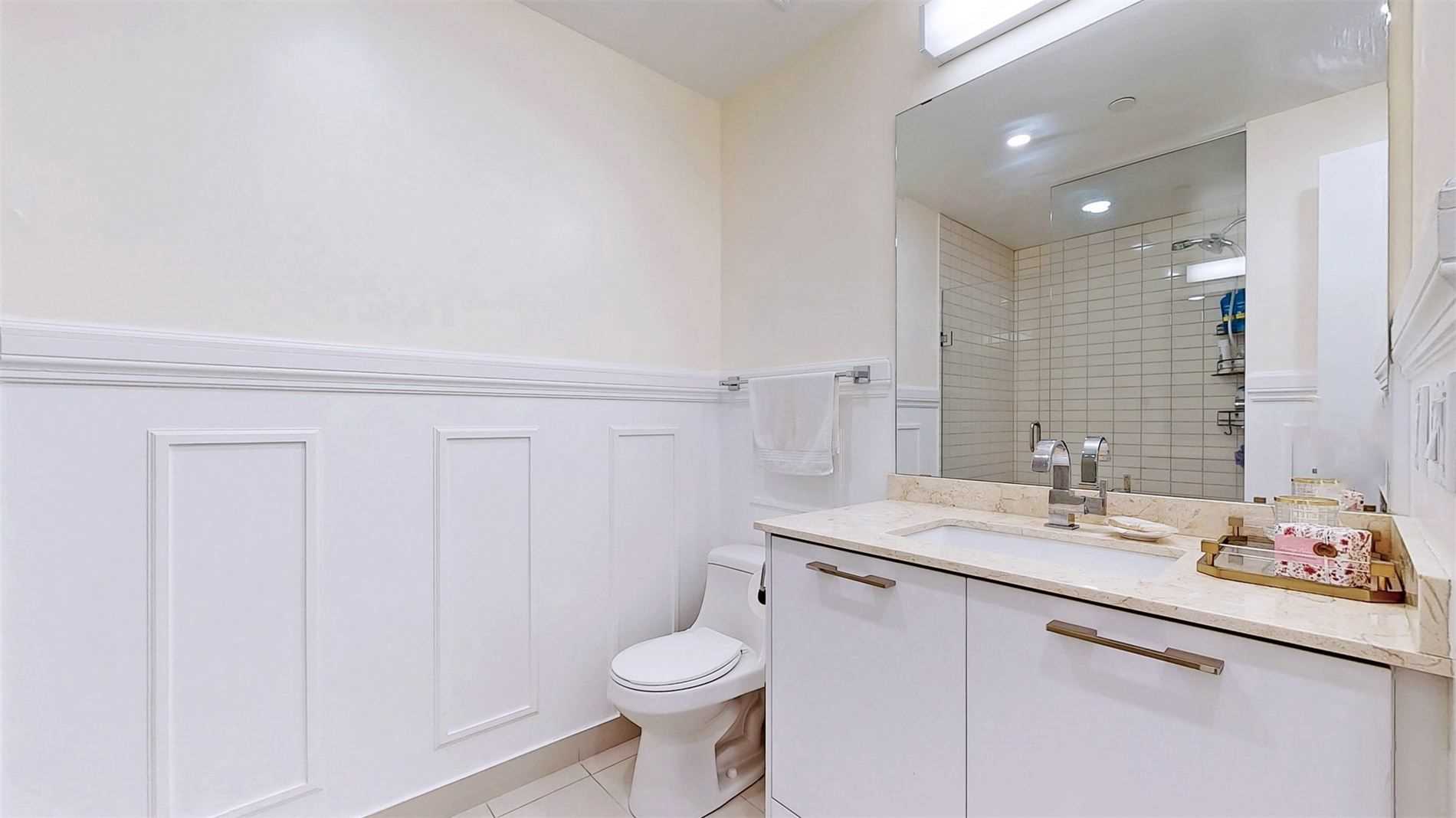 9471 Yonge St, #303