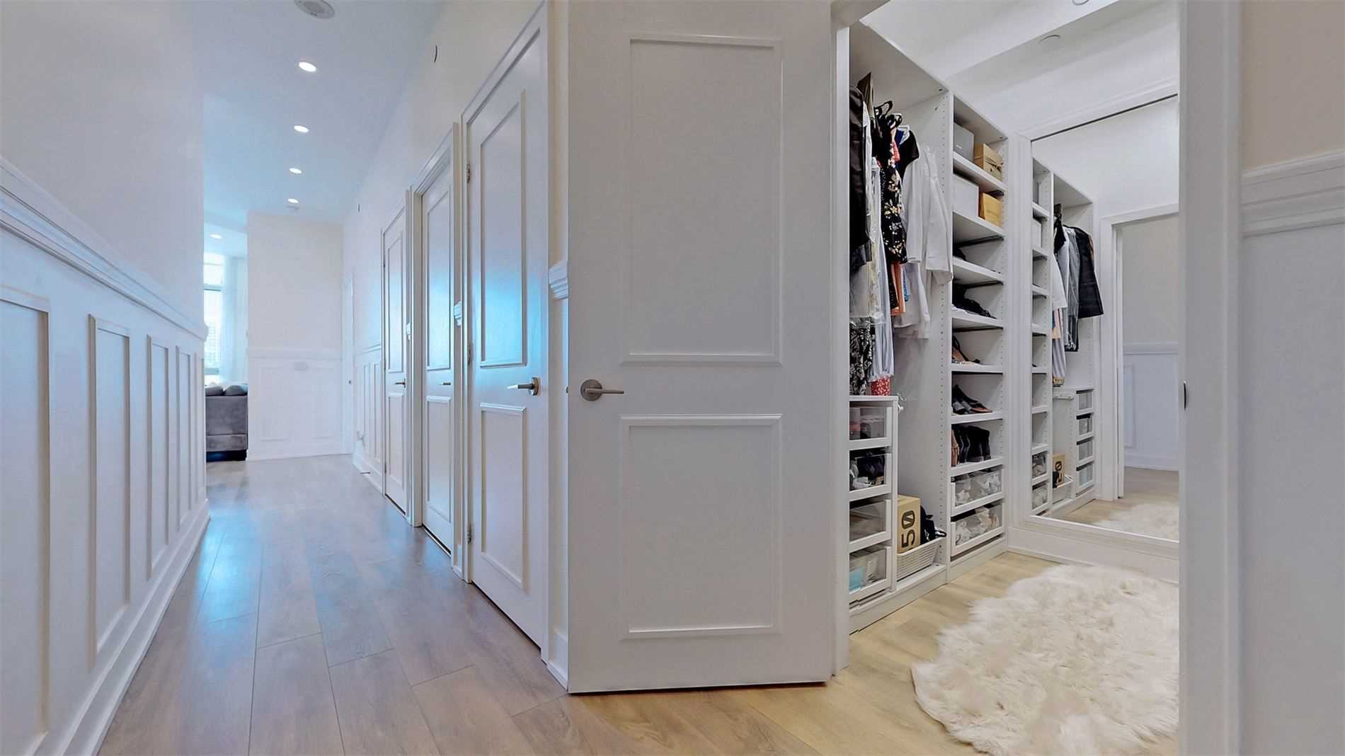 9471 Yonge St, #303