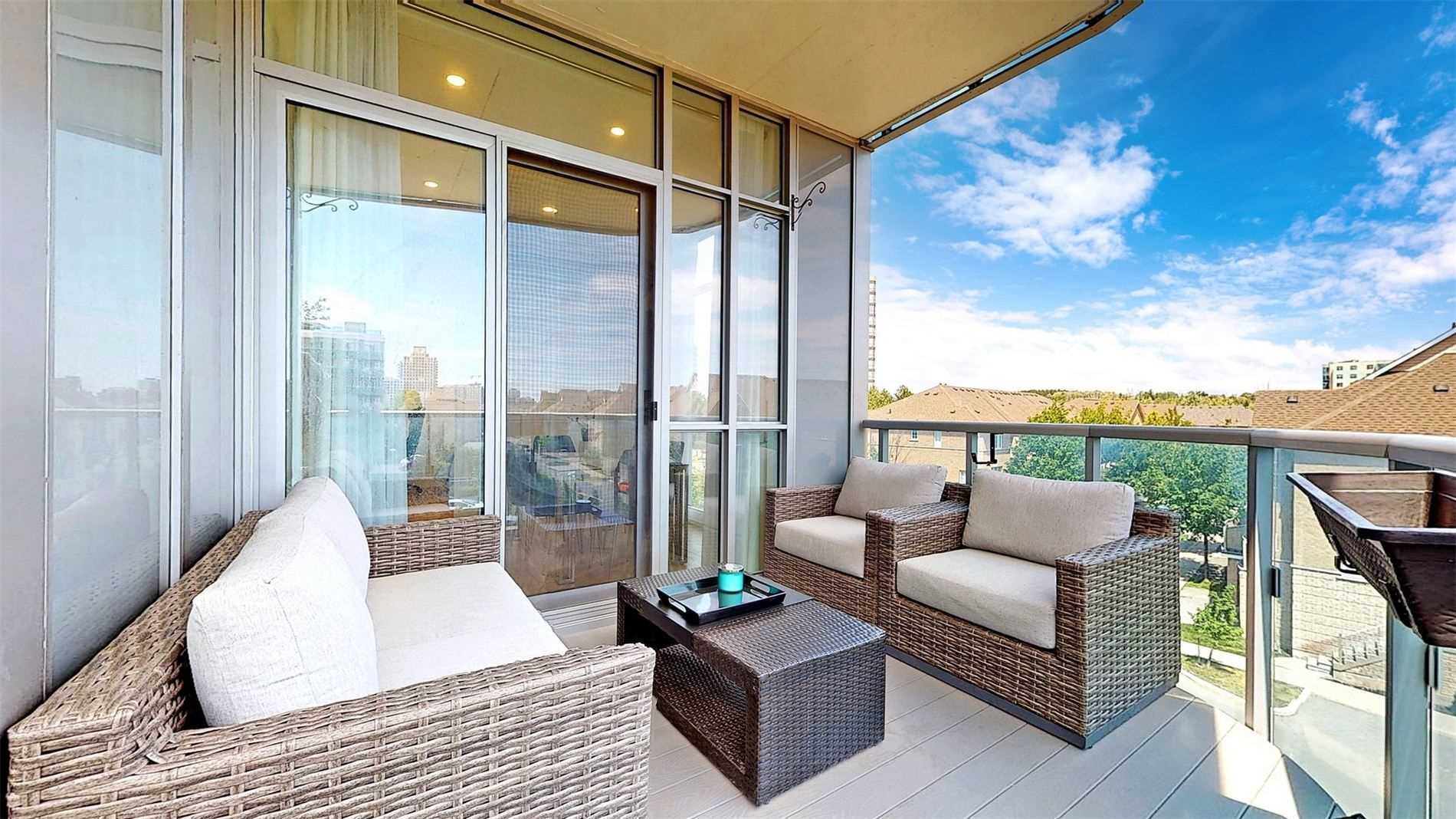 9471 Yonge St, #303