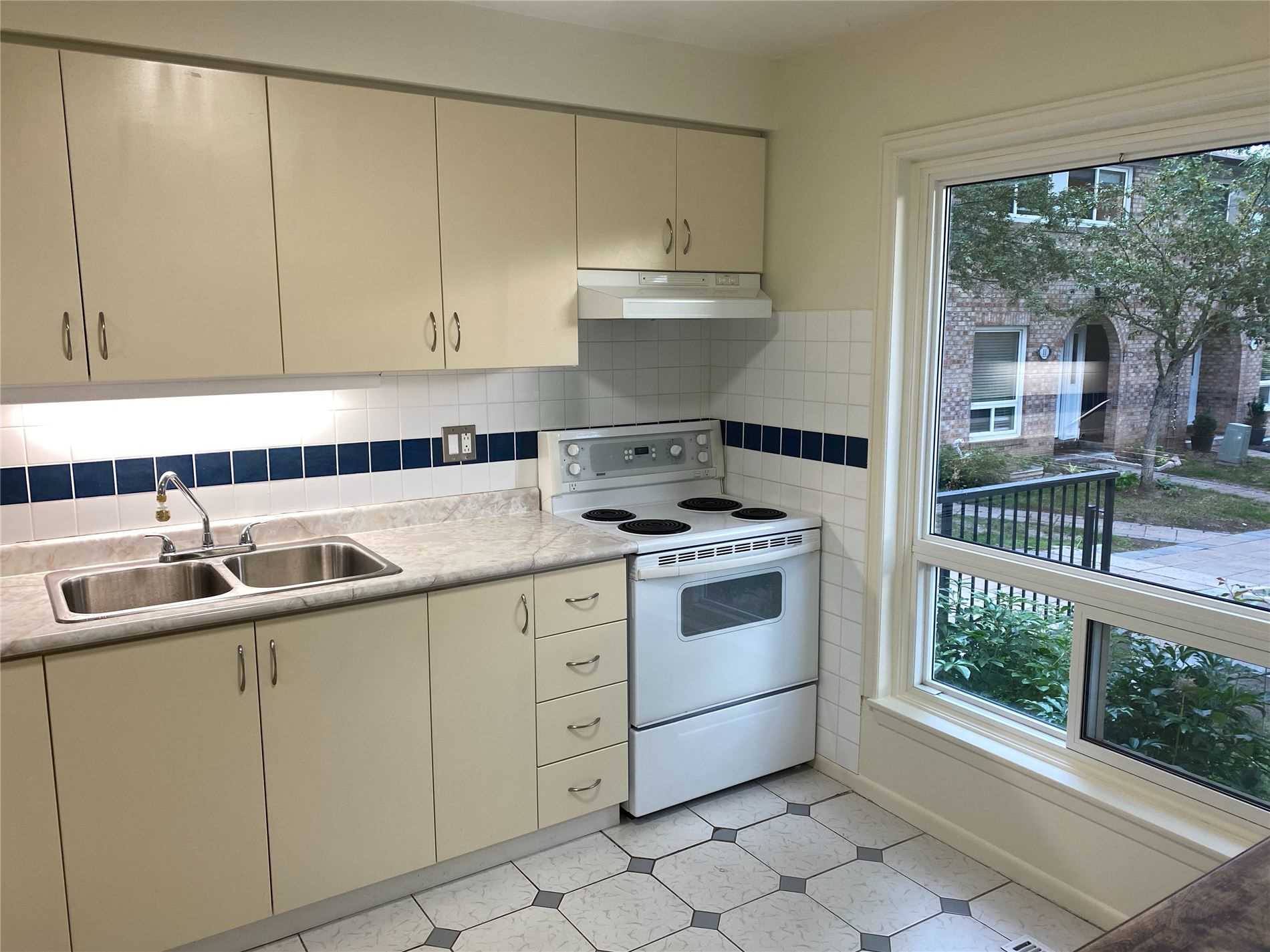 1 Wootten Way S #32
