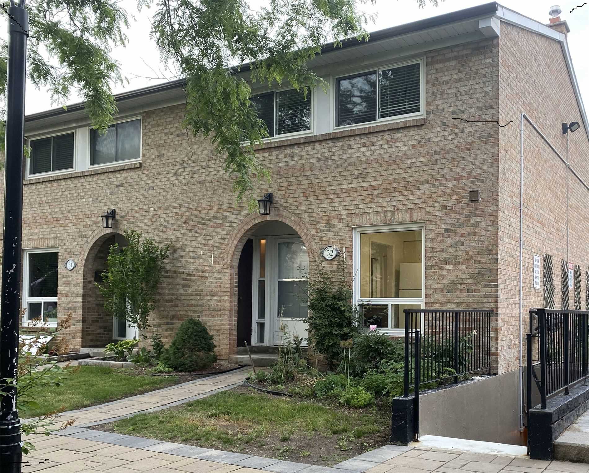 1 Wootten Way S #32