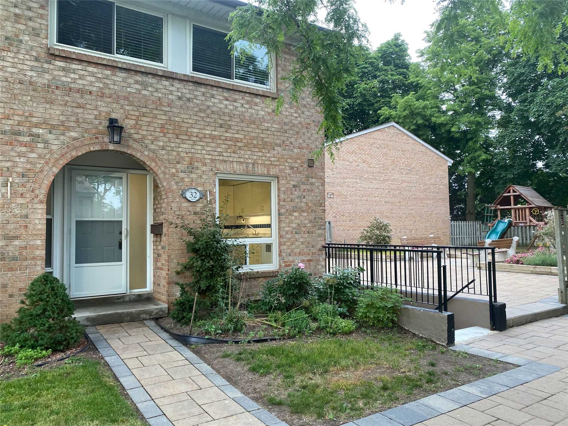 1 Wootten Way S #32