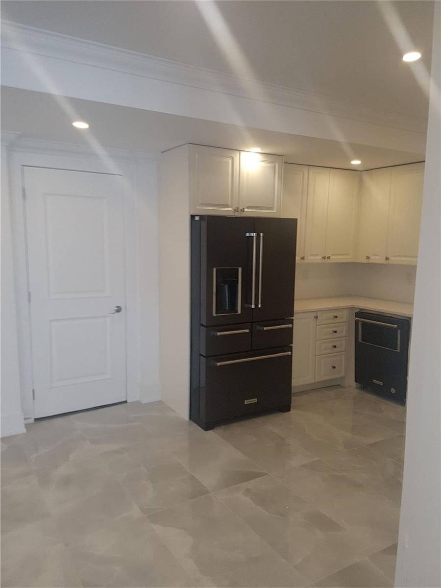 1 Hurst Ave