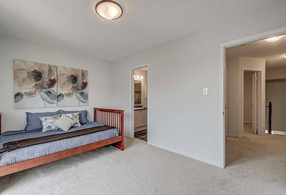 23 Barr Cres