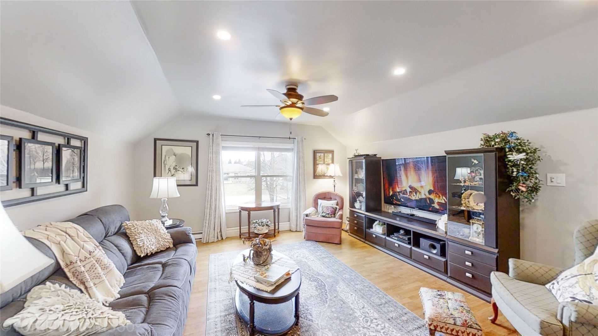 17 Smith Dr