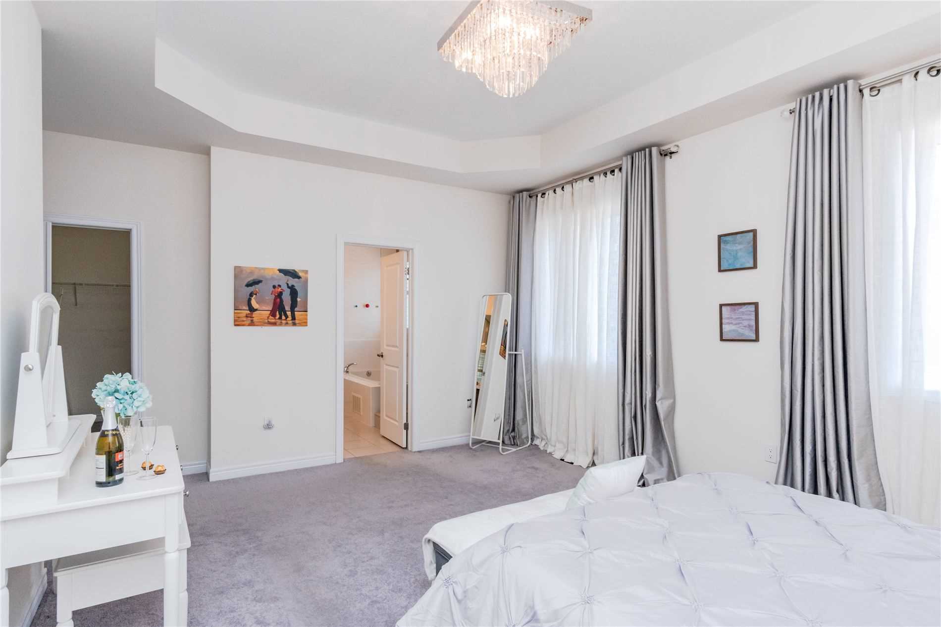 14 Beaconsfield Dr