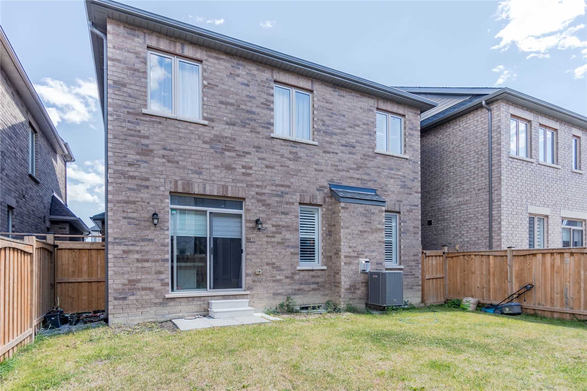 14 Beaconsfield Dr