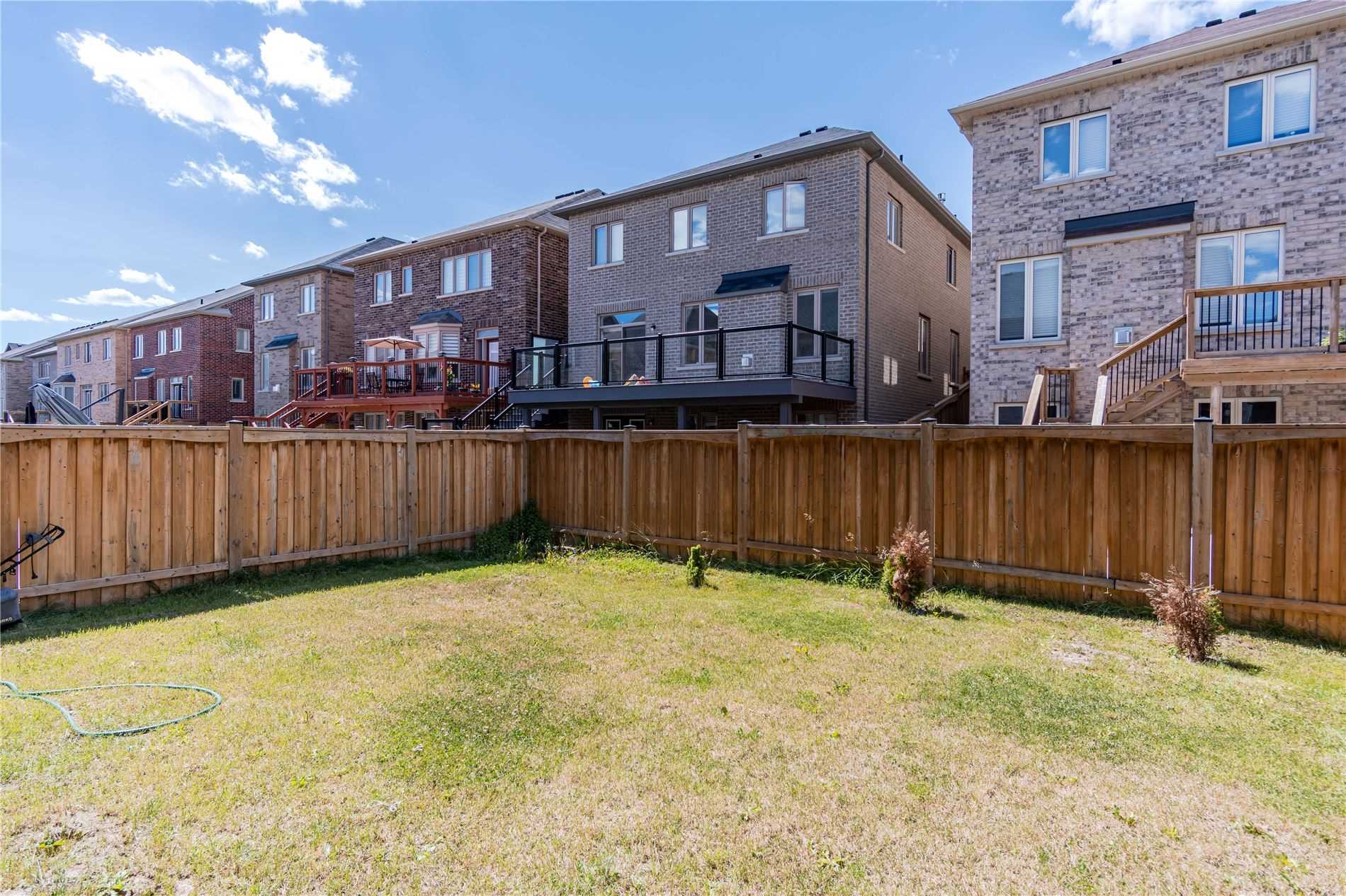 14 Beaconsfield Dr