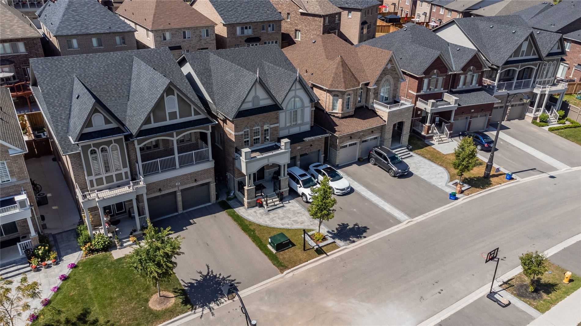 14 Beaconsfield Dr