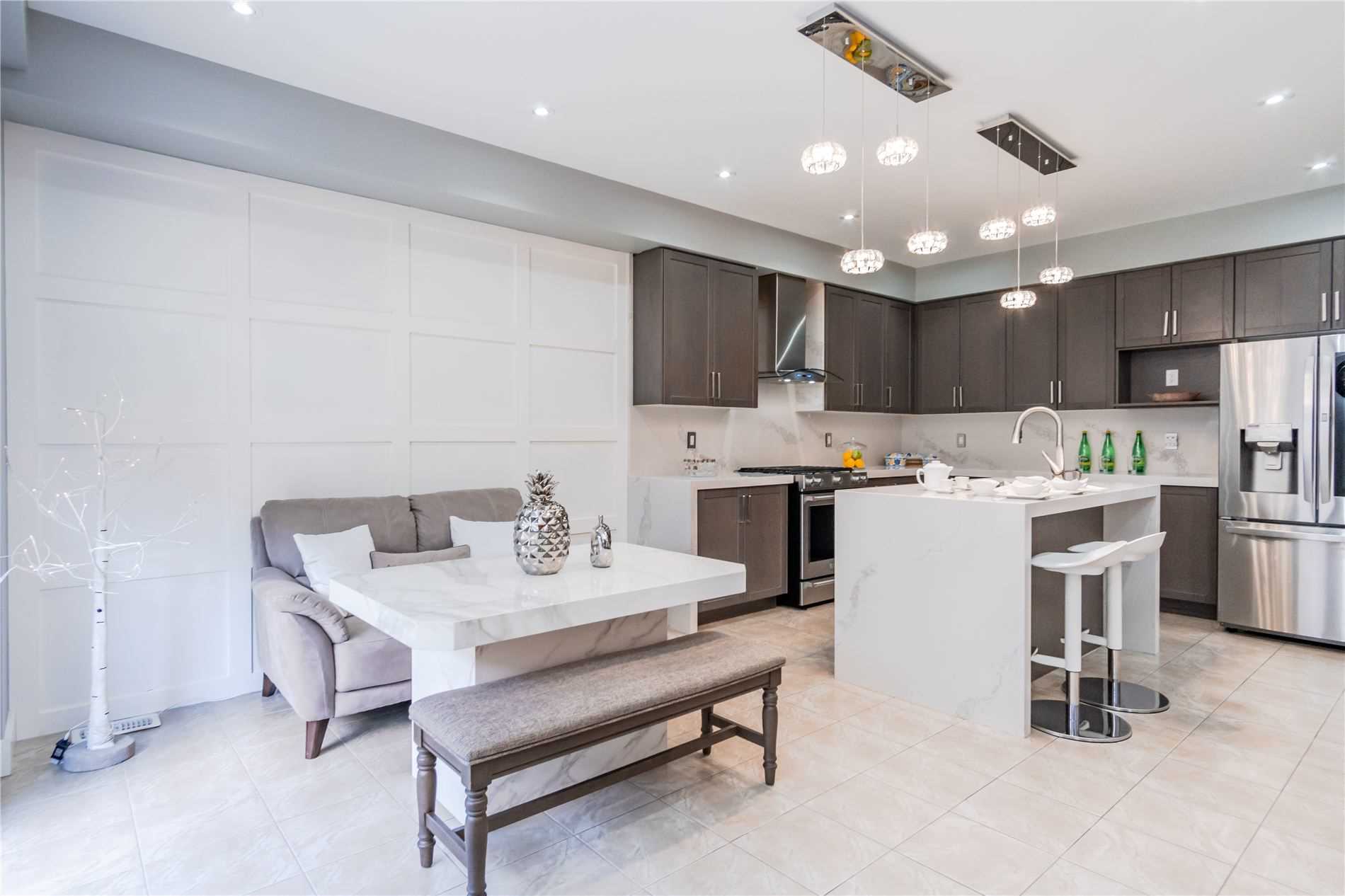 14 Beaconsfield Dr