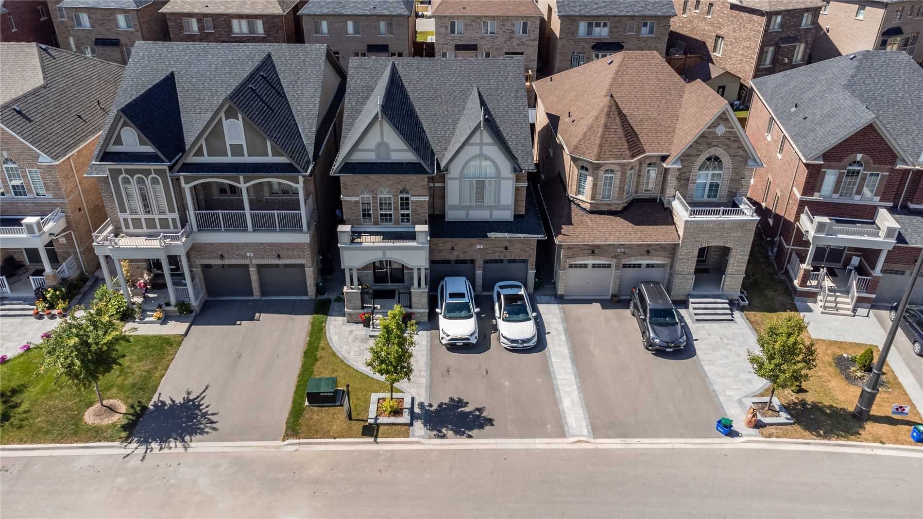 14 Beaconsfield Dr