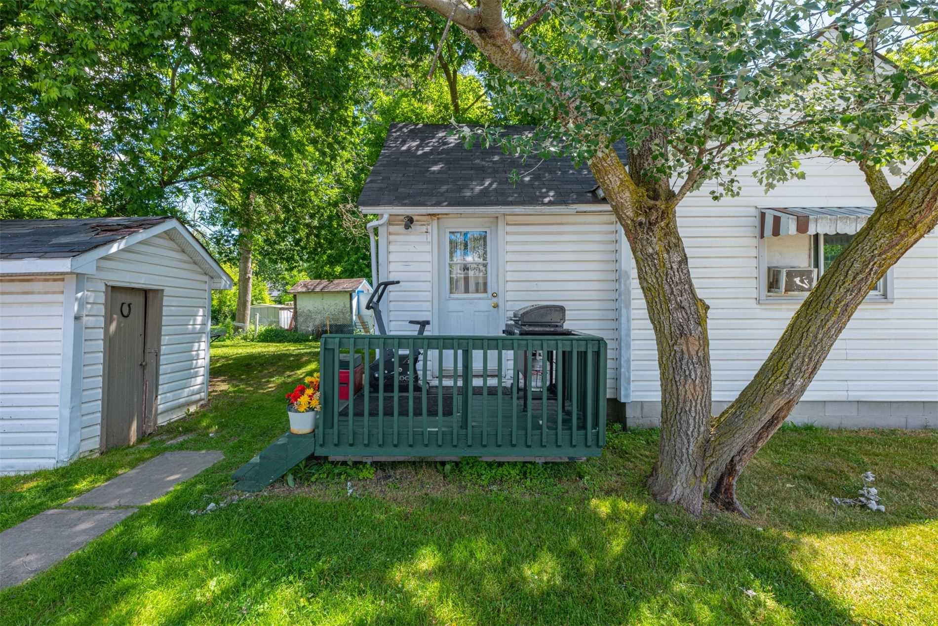 1242 Killarney Beach Rd