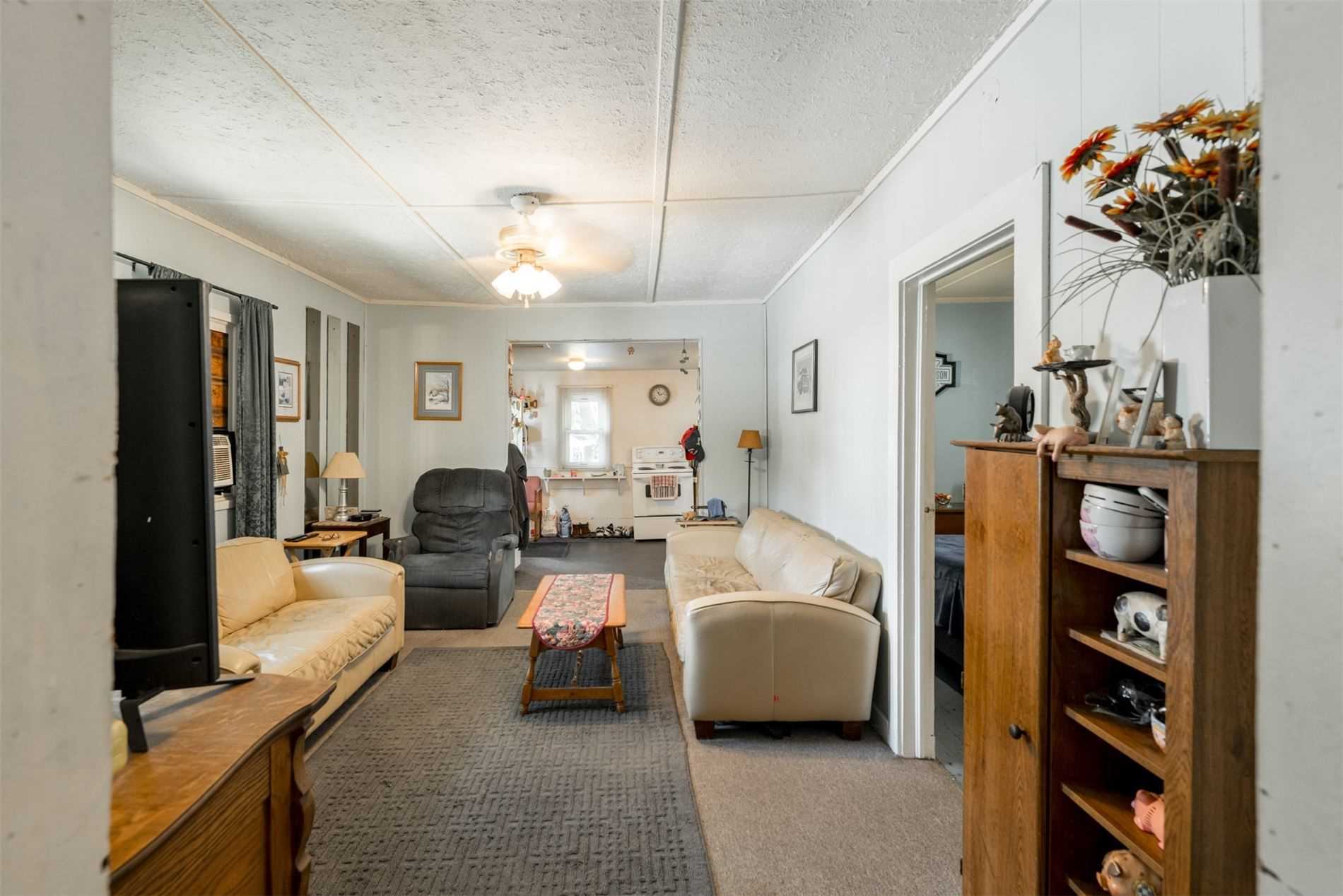 1242 Killarney Beach Rd