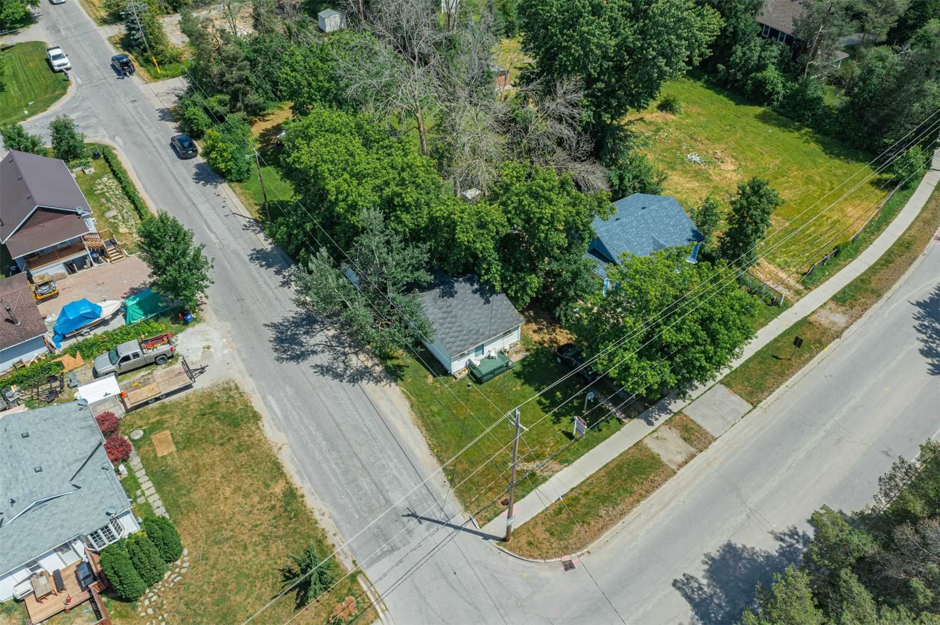 1242 Killarney Beach Rd