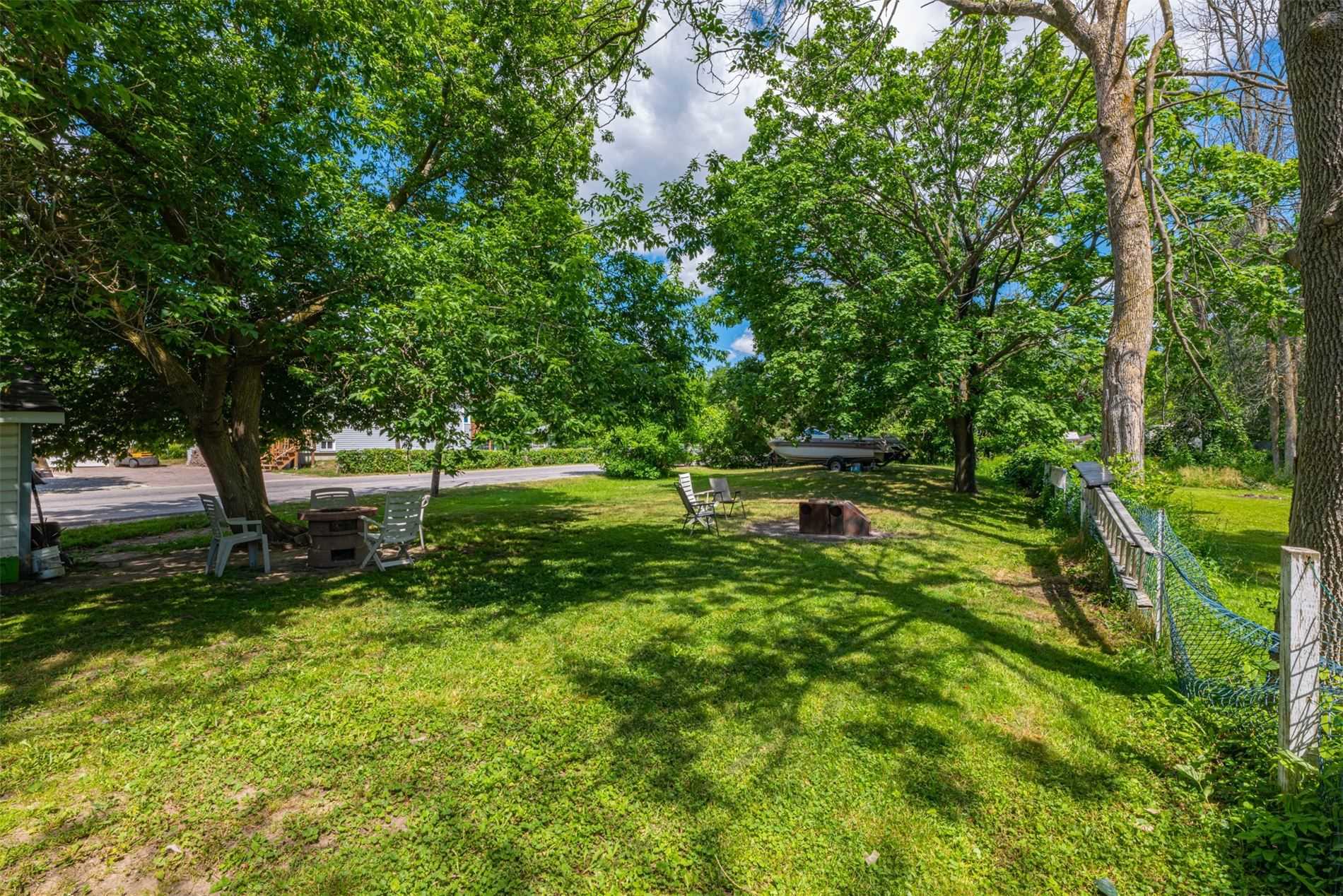 1242 Killarney Beach Rd