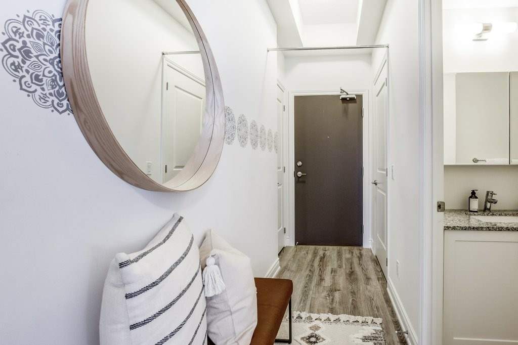 9618 Yonge St, #608
