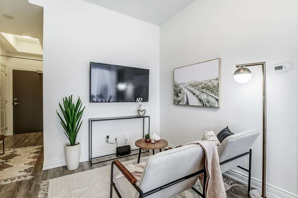 9618 Yonge St, #608