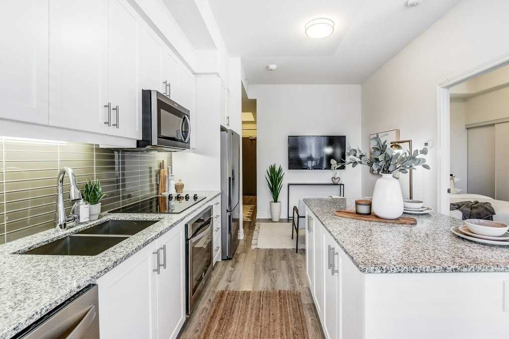 9618 Yonge St, #608