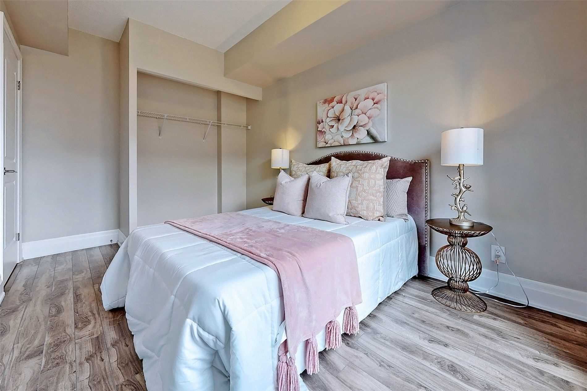 21 Upper Duke Cres, #314B