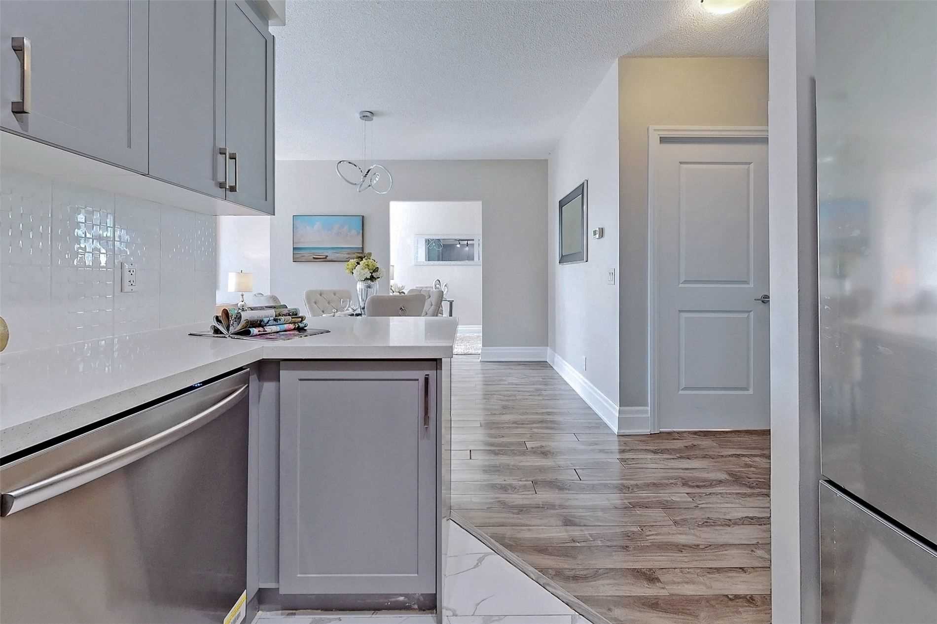 21 Upper Duke Cres, #314B