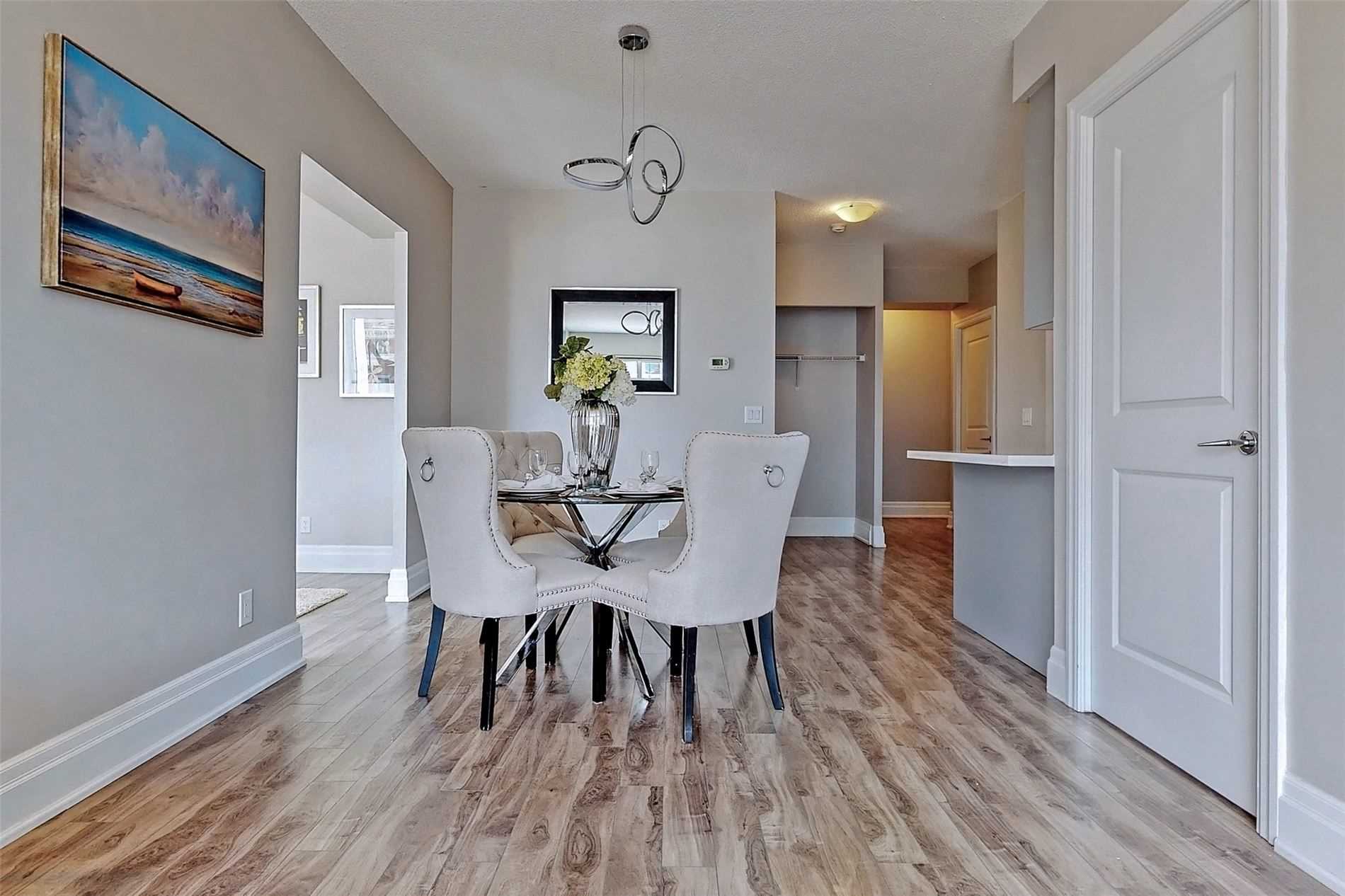 21 Upper Duke Cres, #314B