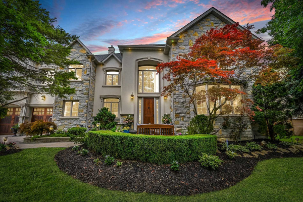 39 Dewbourne Ave, Richmond Hill