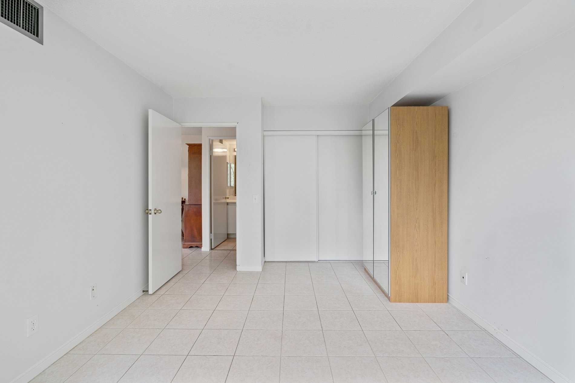 81 Townsgate Dr, #211
