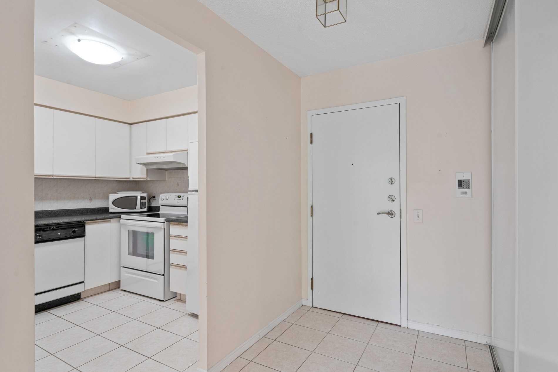 81 Townsgate Dr, #211