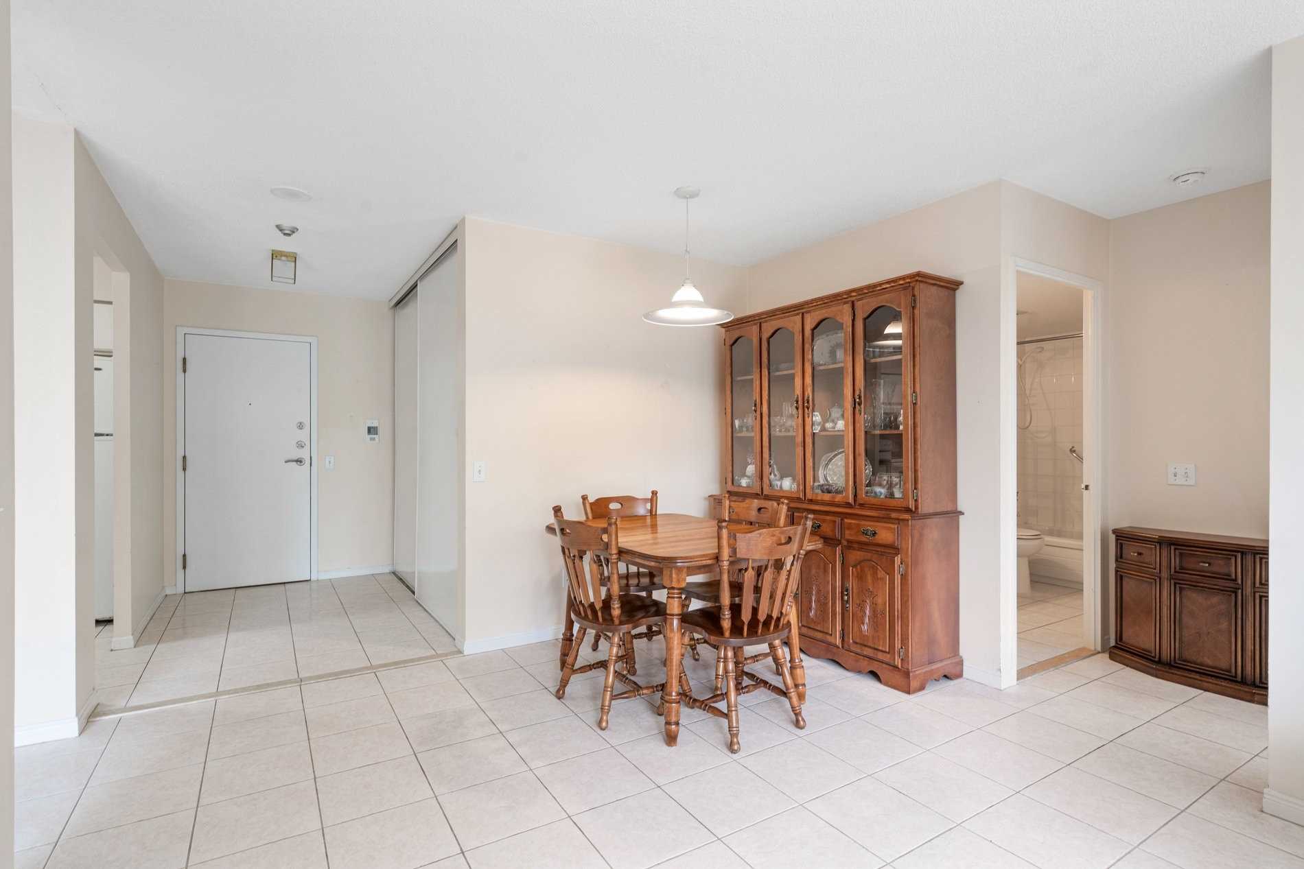 81 Townsgate Dr, #211