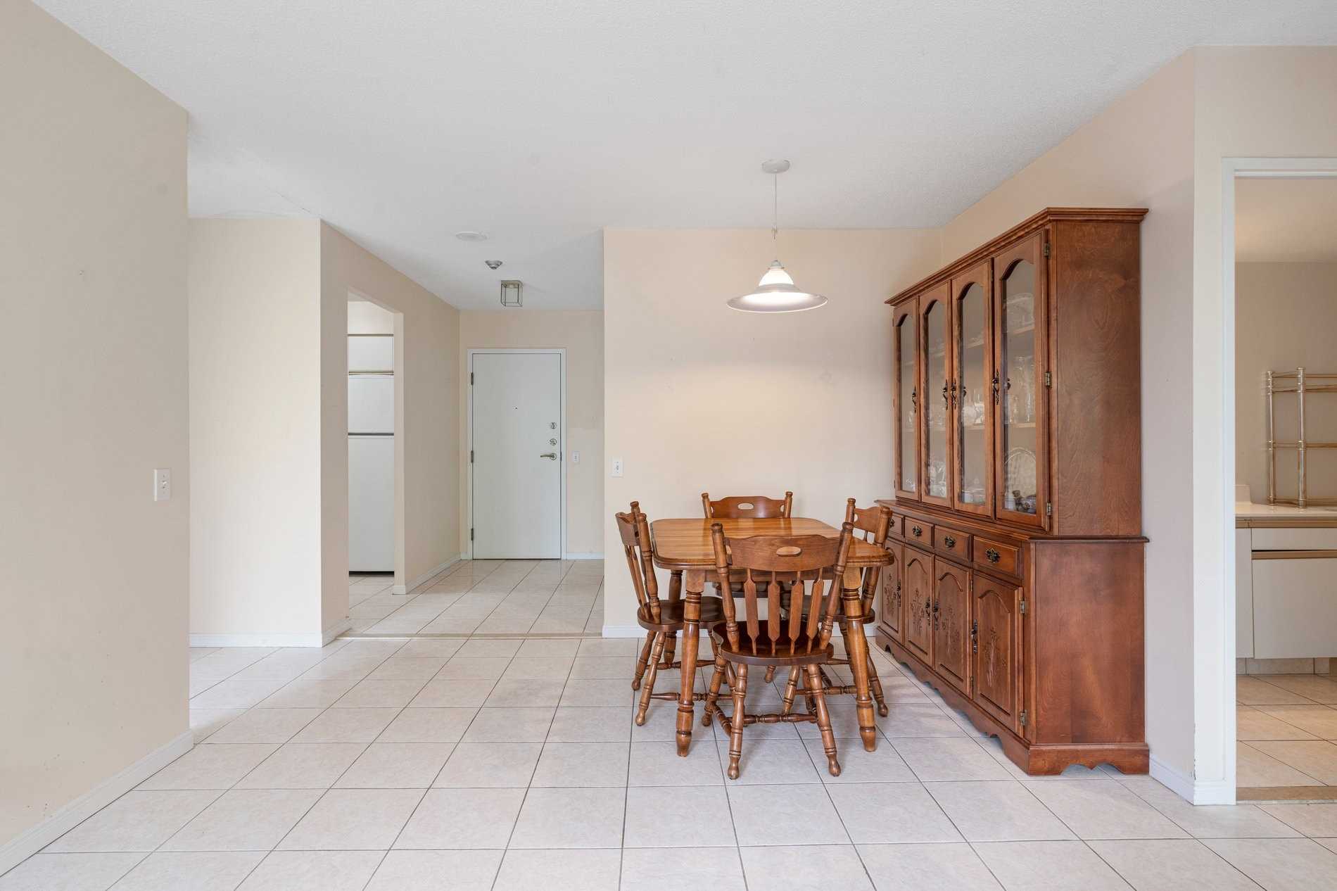 81 Townsgate Dr, #211