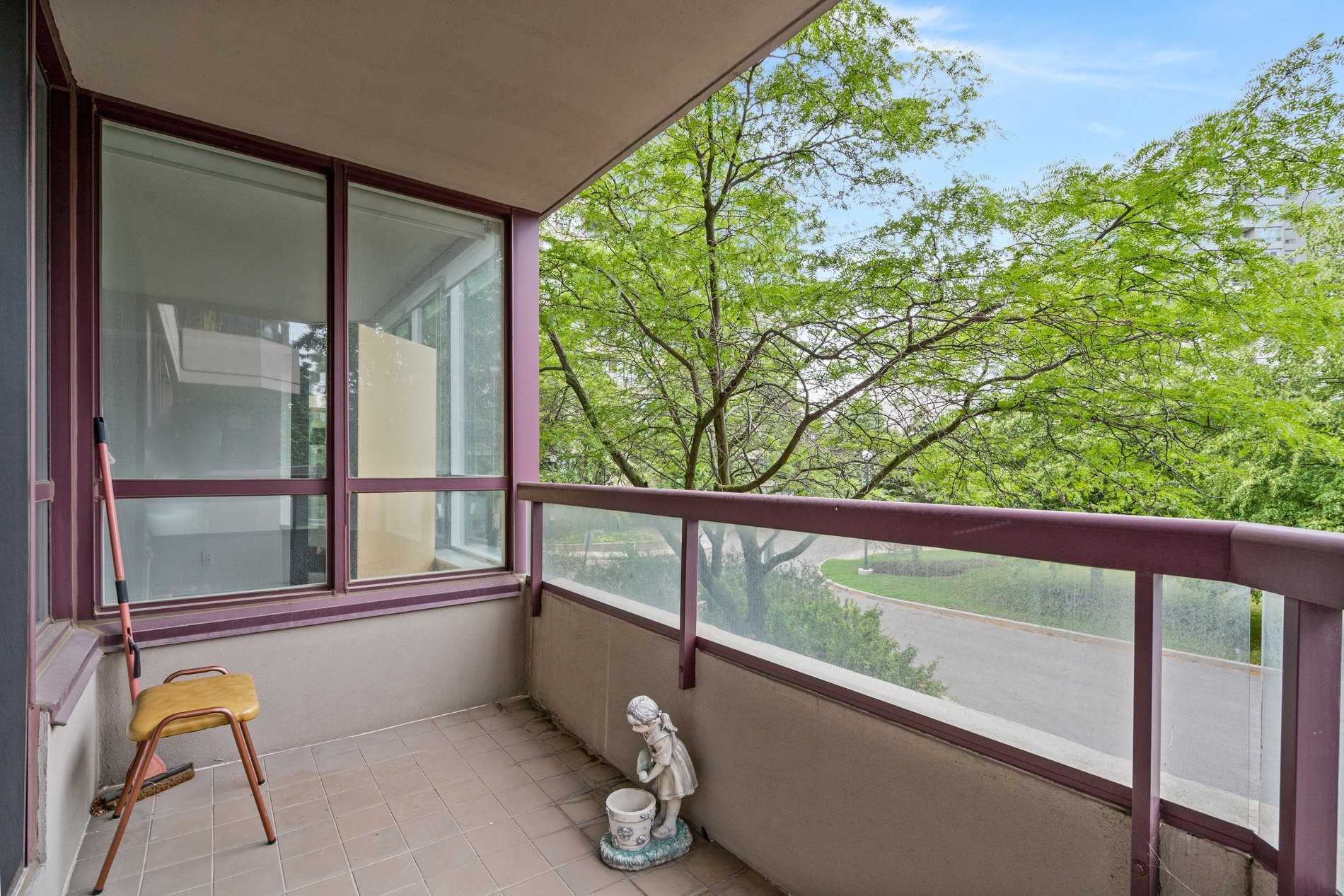 81 Townsgate Dr, #211