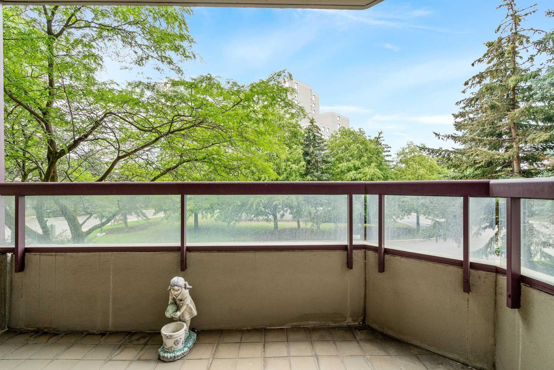 81 Townsgate Dr, #211