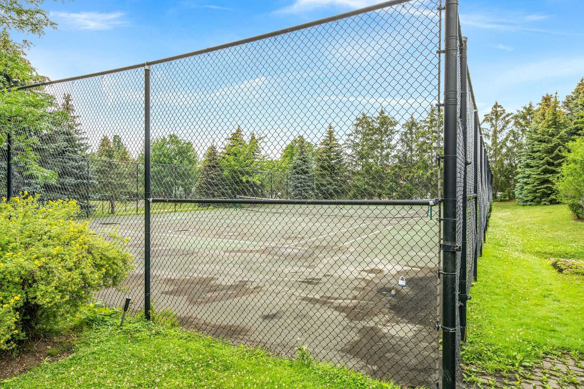 81 Townsgate Dr, #211