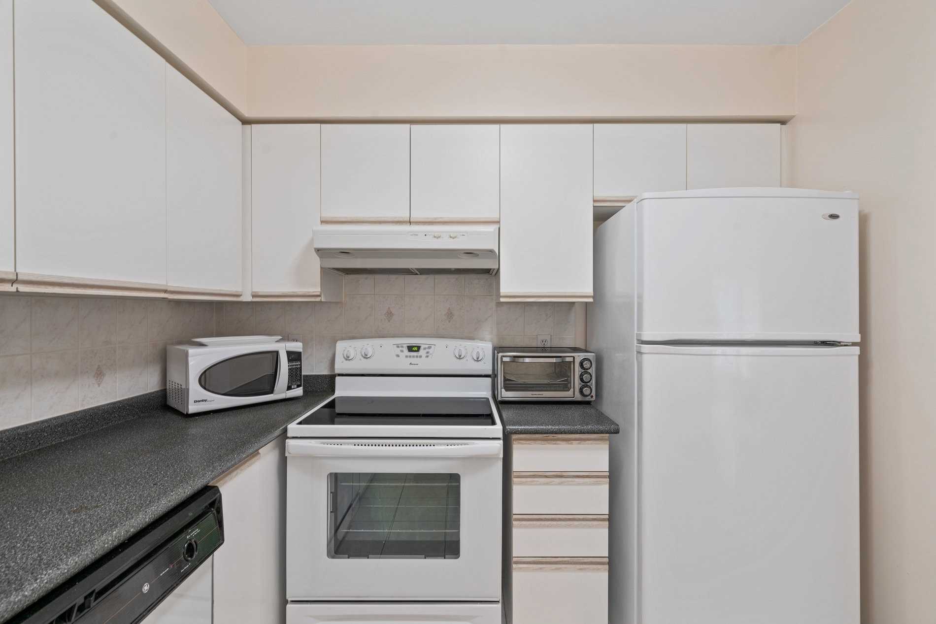 81 Townsgate Dr, #211