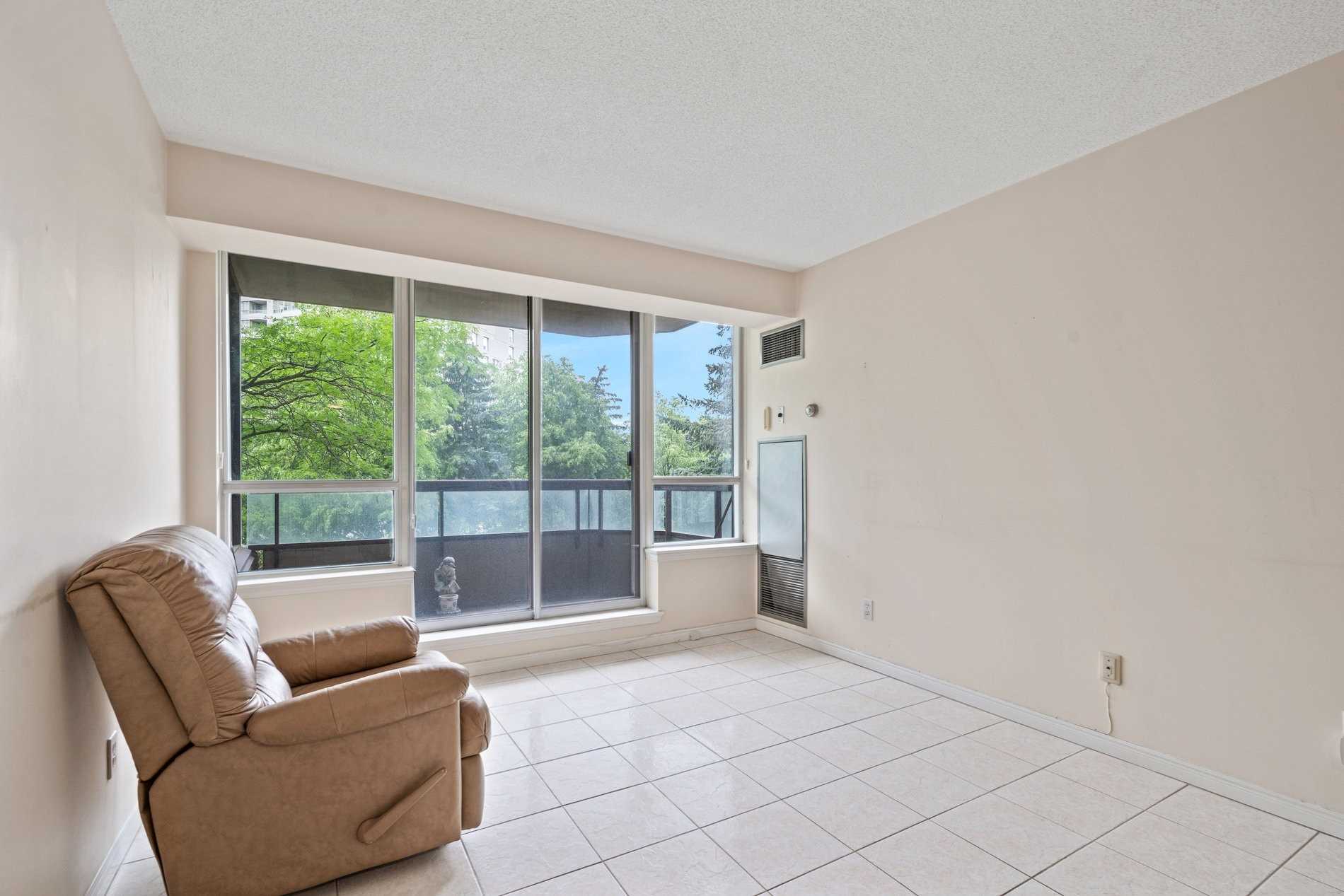 81 Townsgate Dr, #211