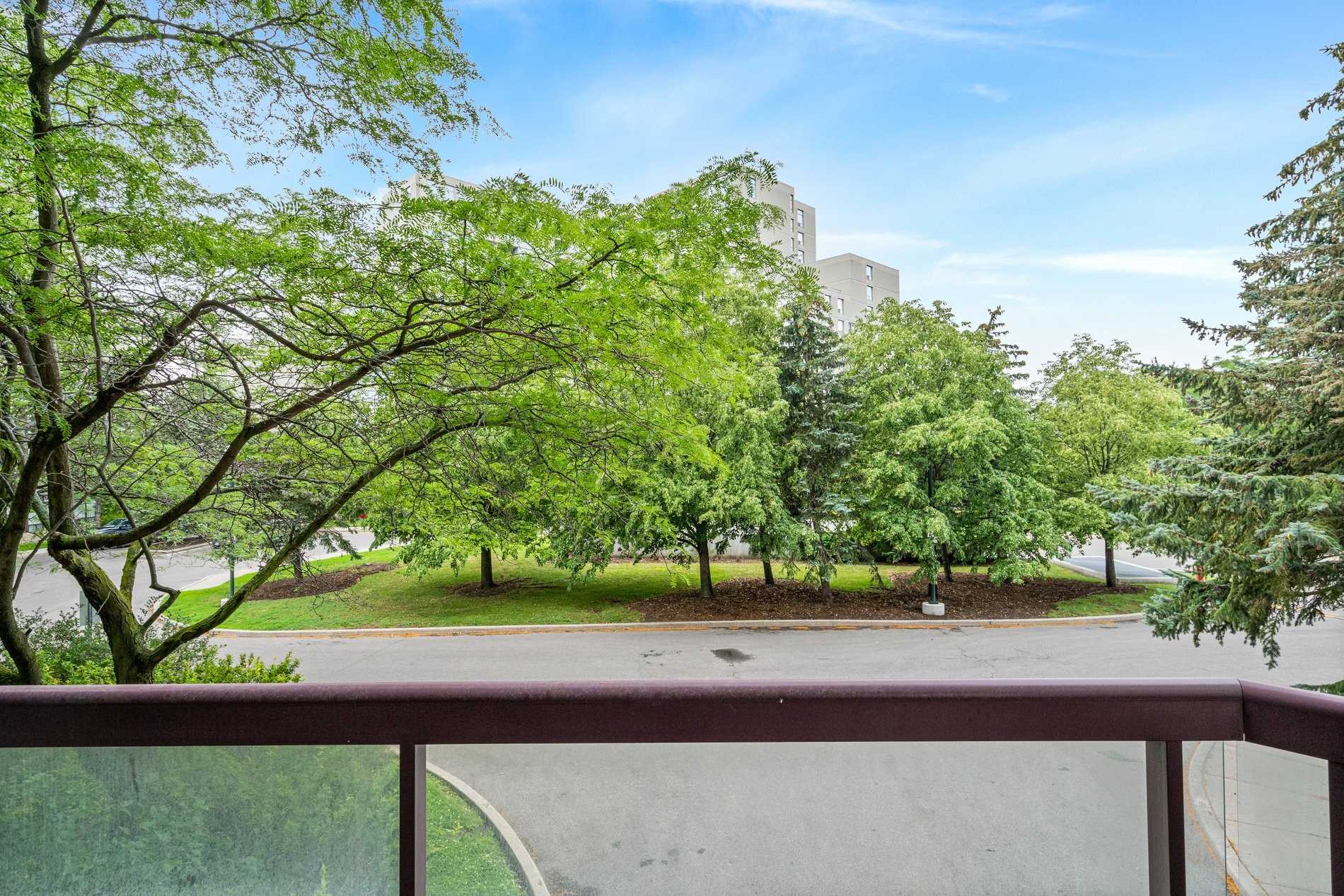 81 Townsgate Dr, #211