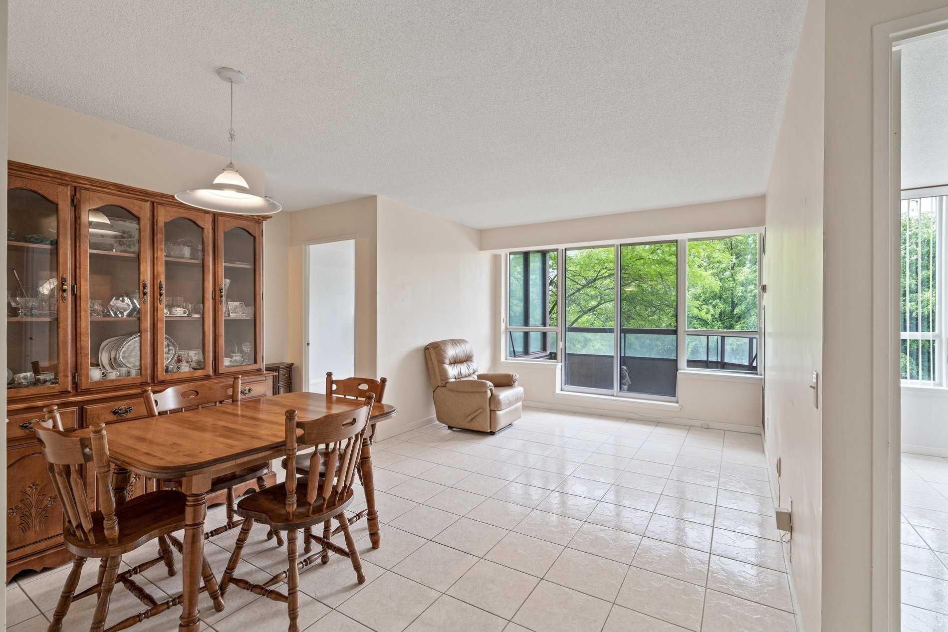 81 Townsgate Dr, #211
