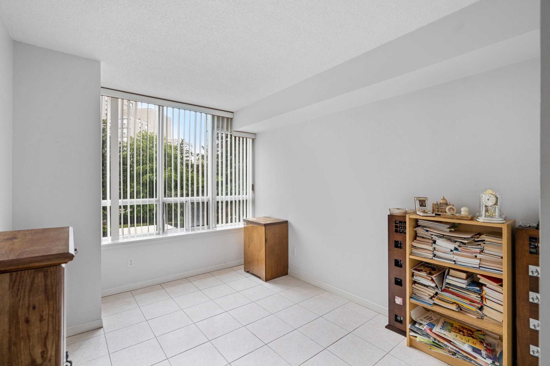 81 Townsgate Dr, #211