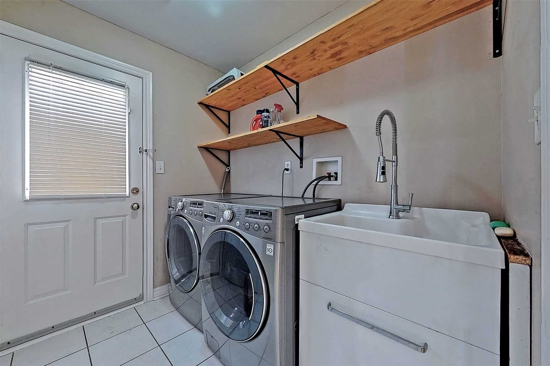8 Storybook Cres