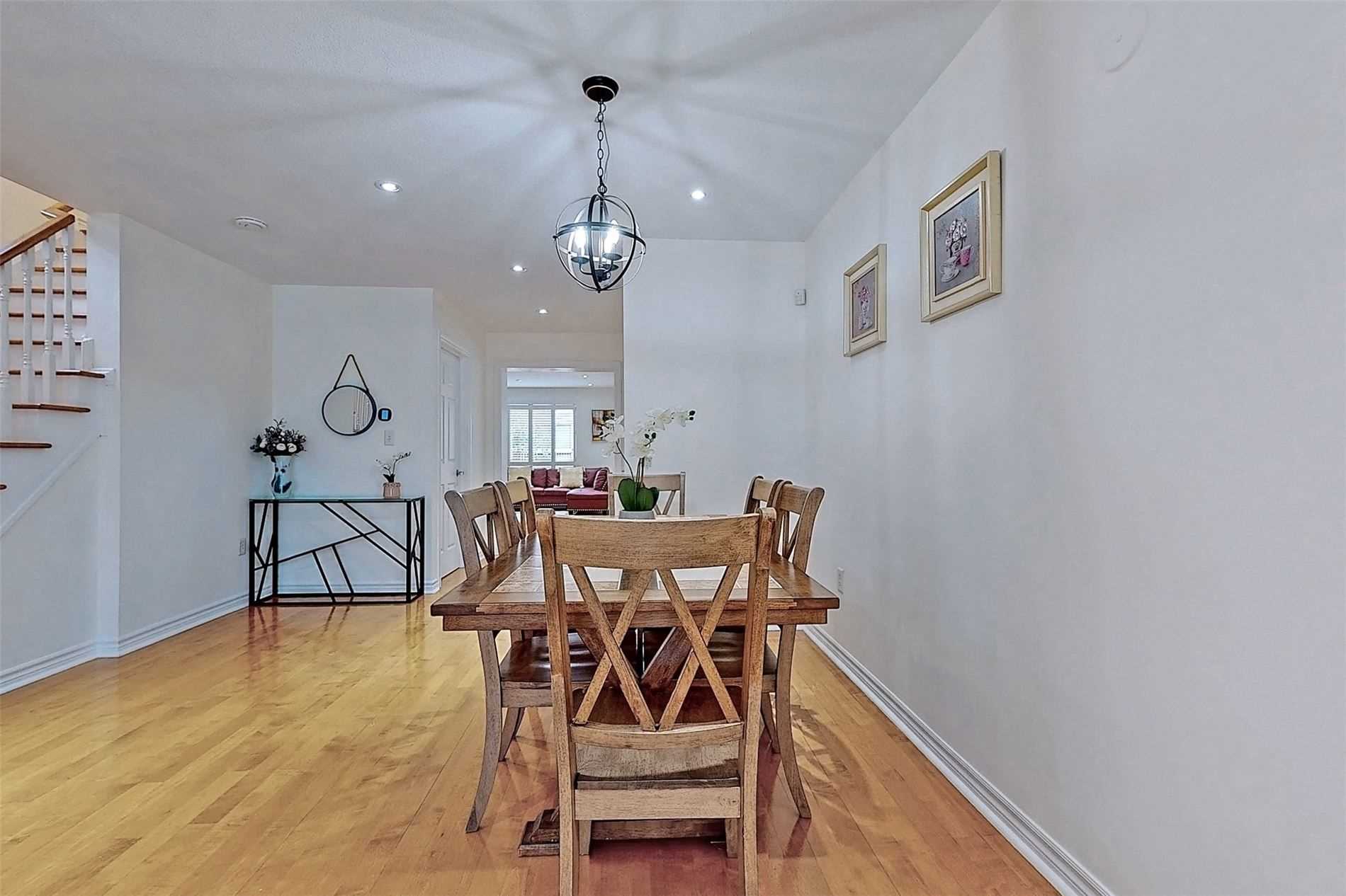 8 Storybook Cres