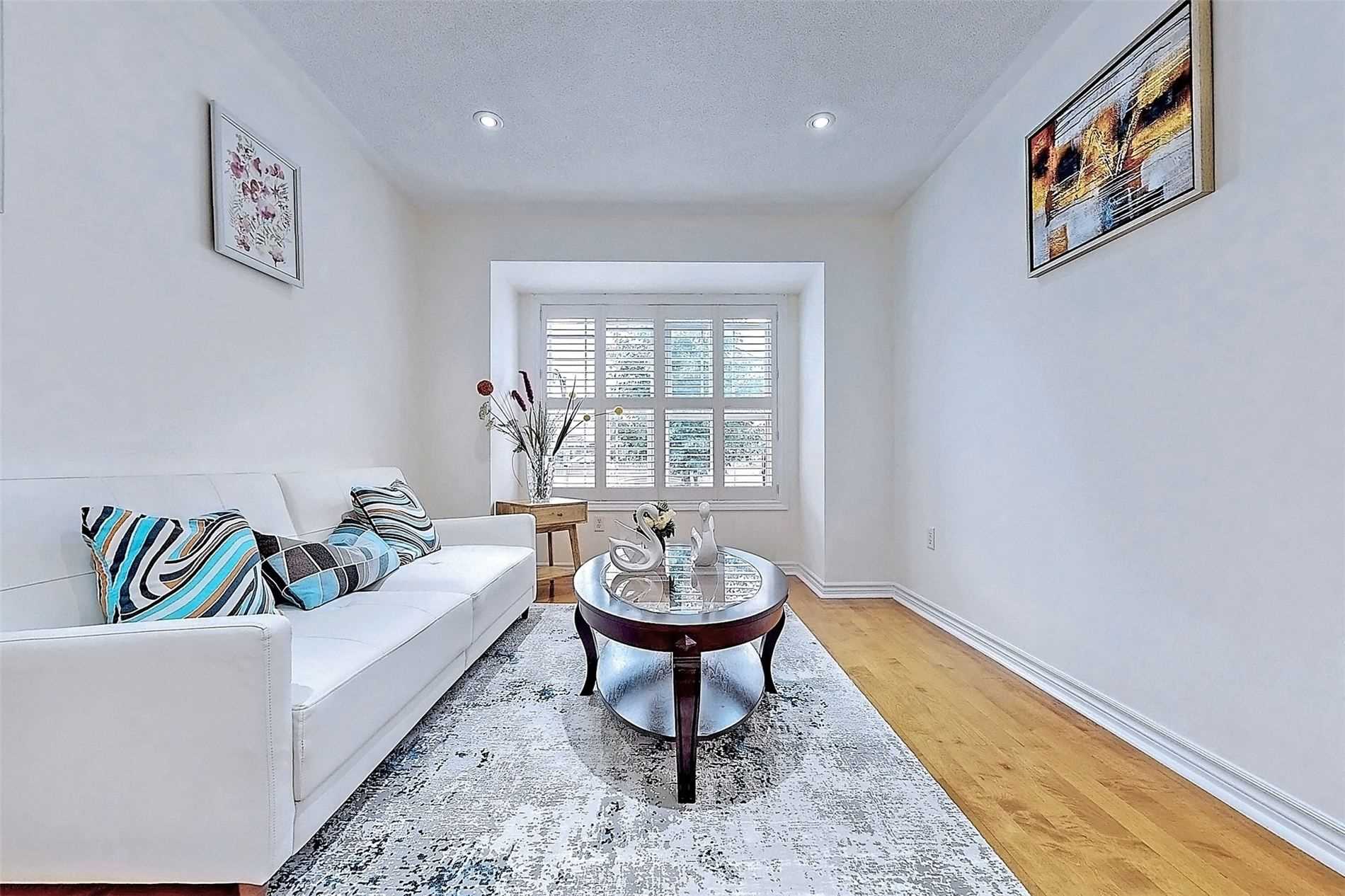 8 Storybook Cres