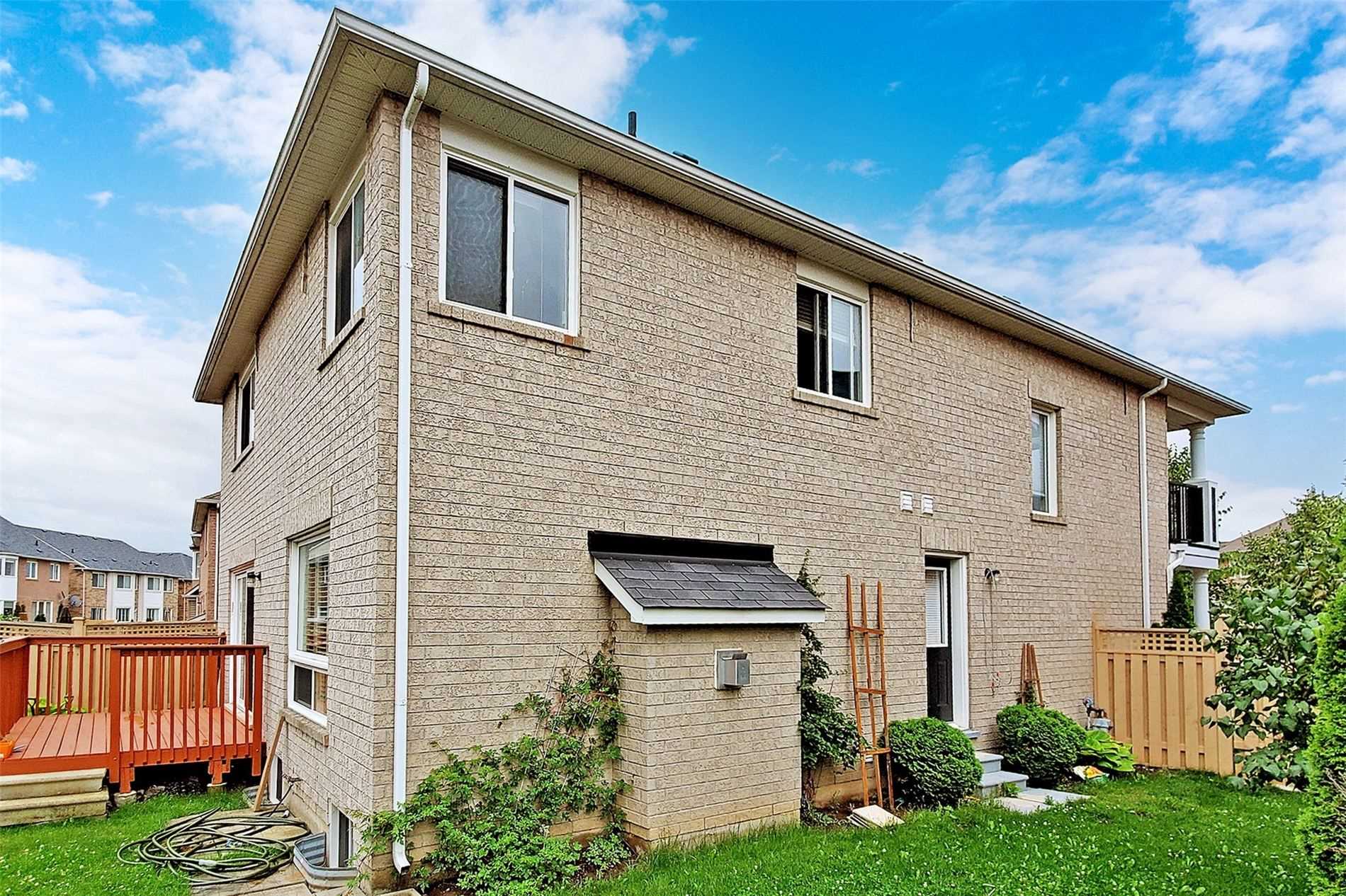 8 Storybook Cres
