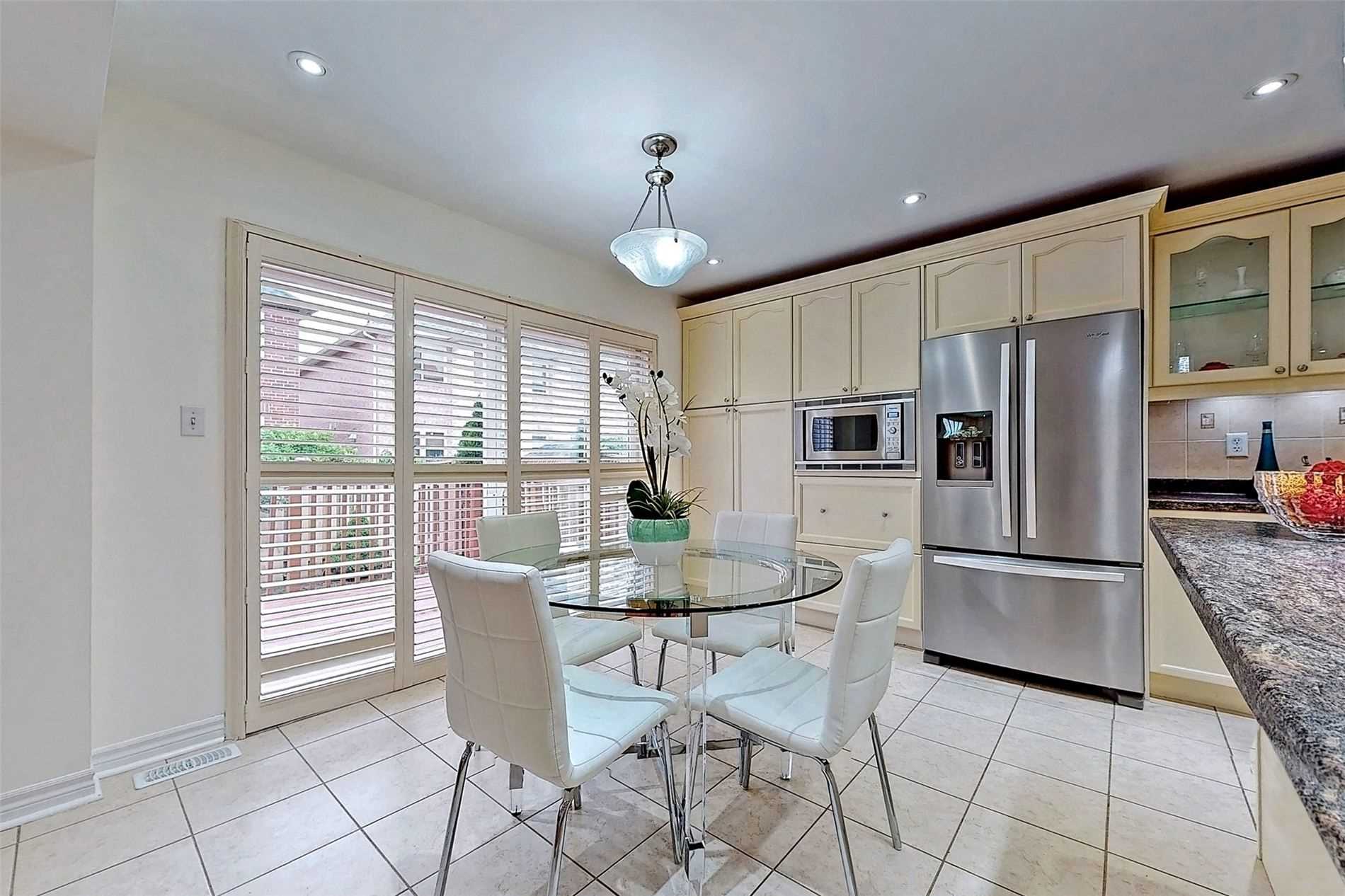 8 Storybook Cres