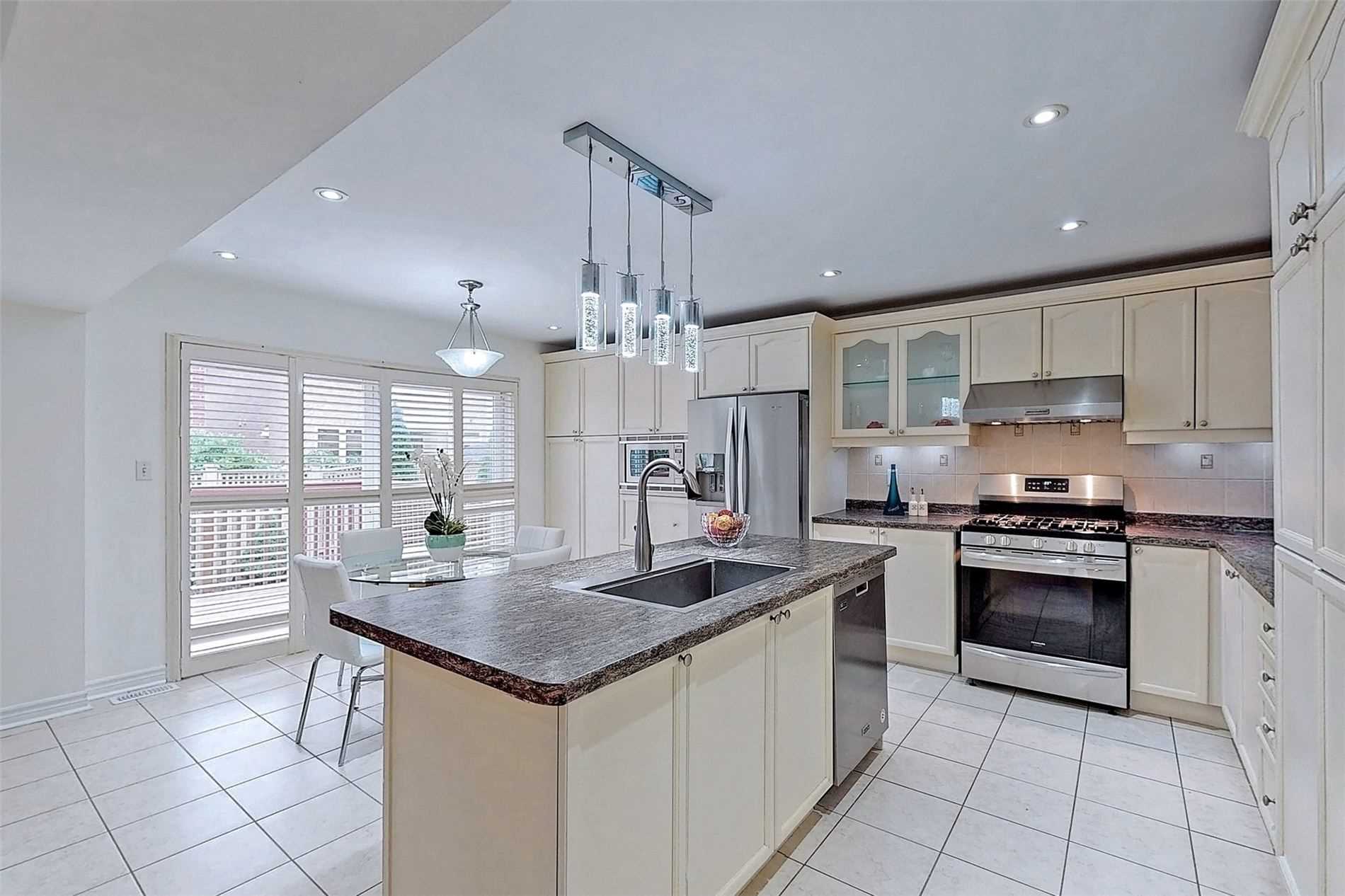 8 Storybook Cres