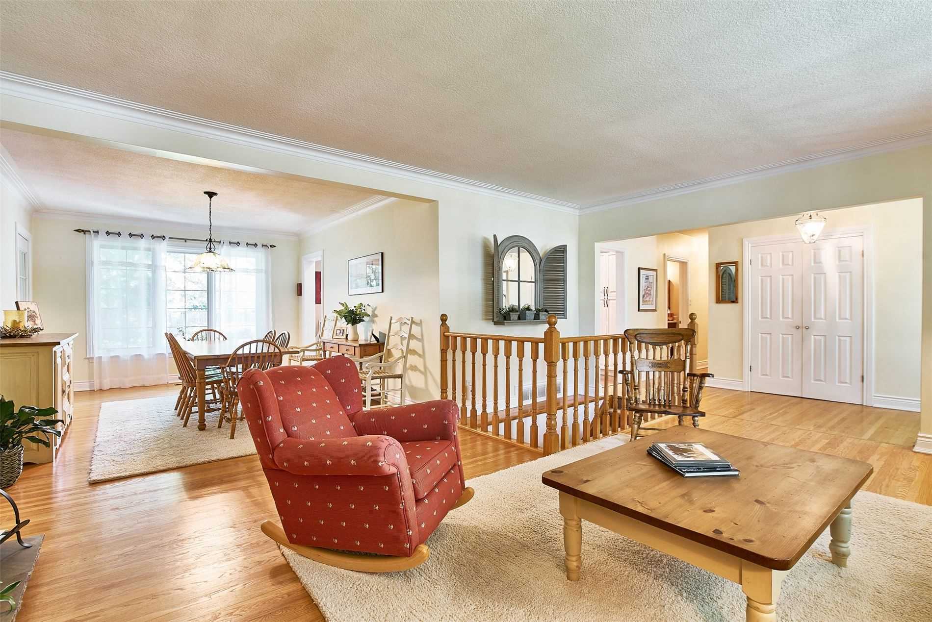 15 Hawkridge Ave