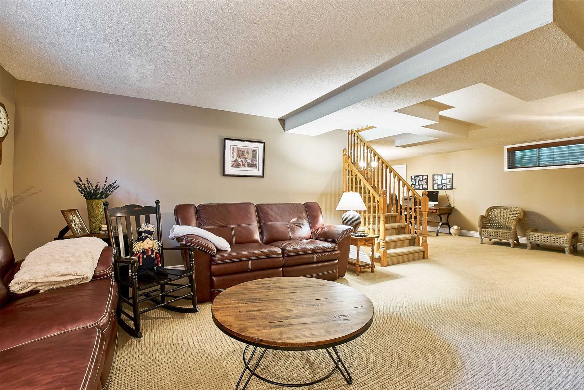 15 Hawkridge Ave