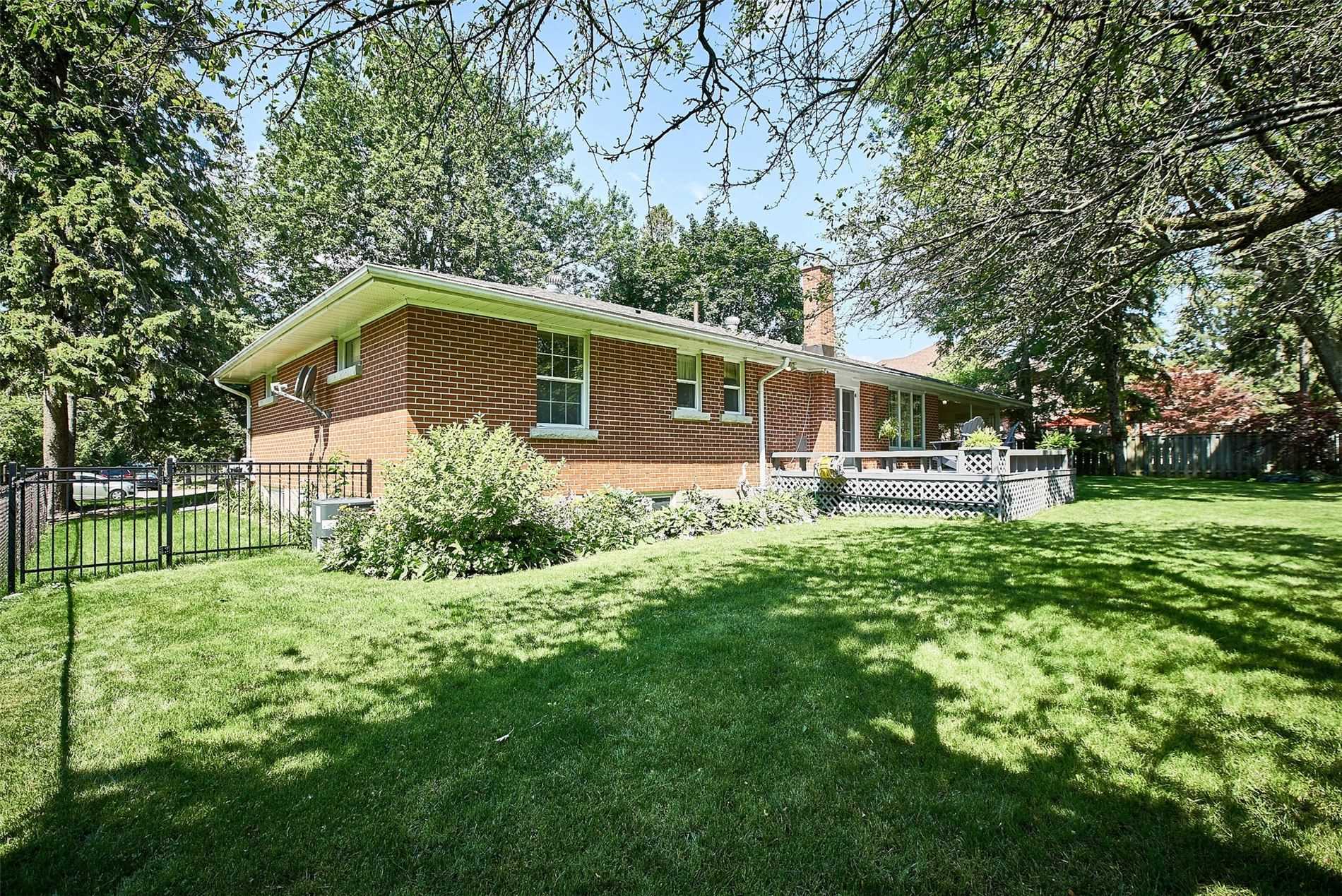 15 Hawkridge Ave