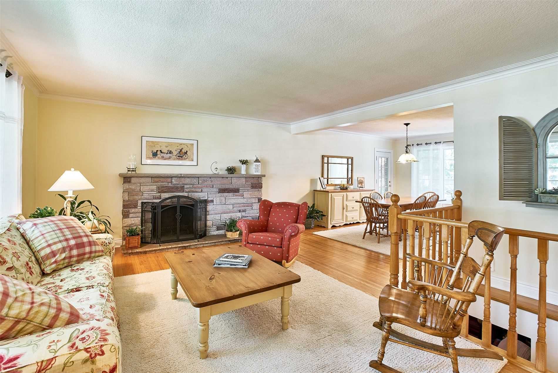 15 Hawkridge Ave