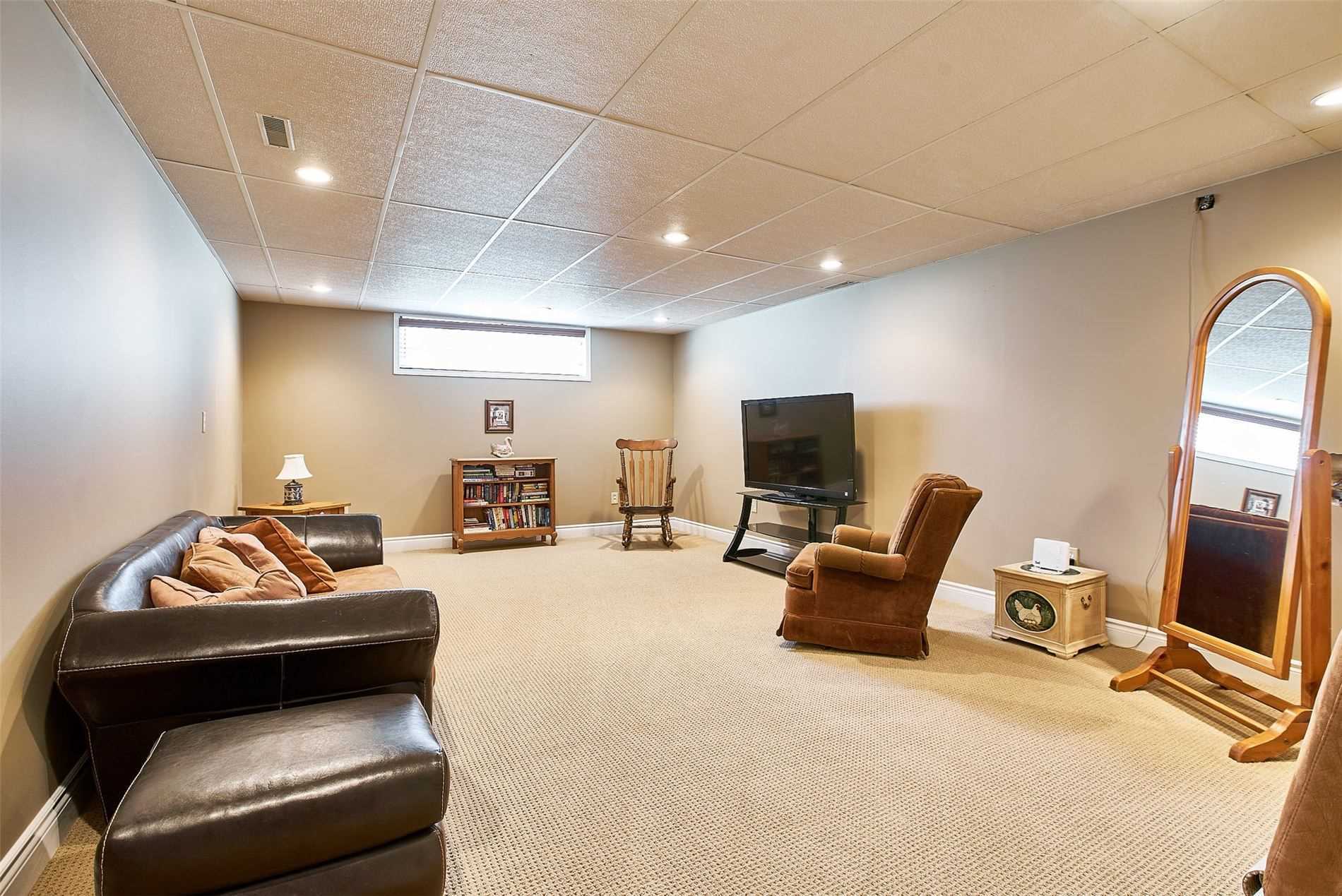 15 Hawkridge Ave