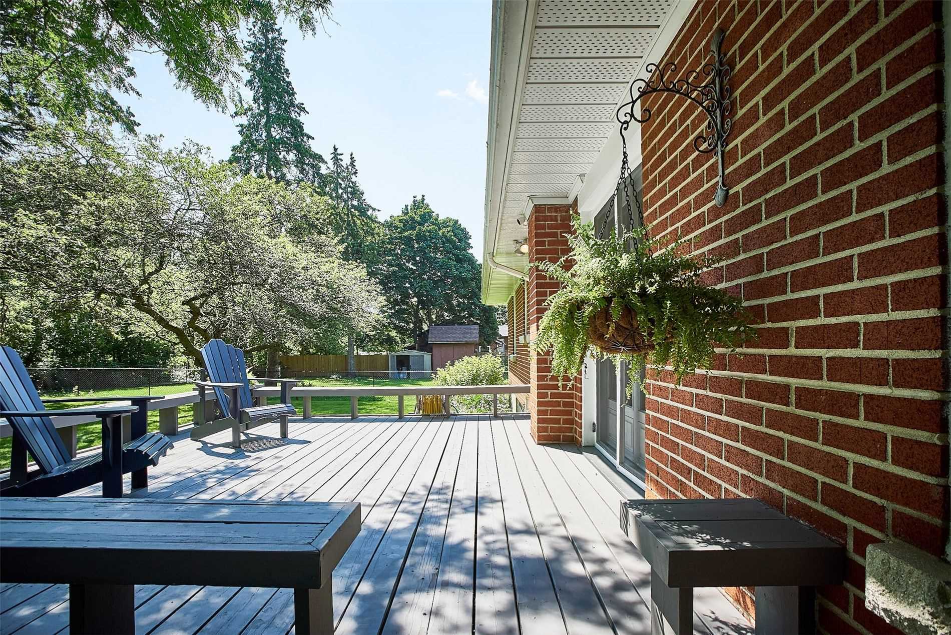 15 Hawkridge Ave